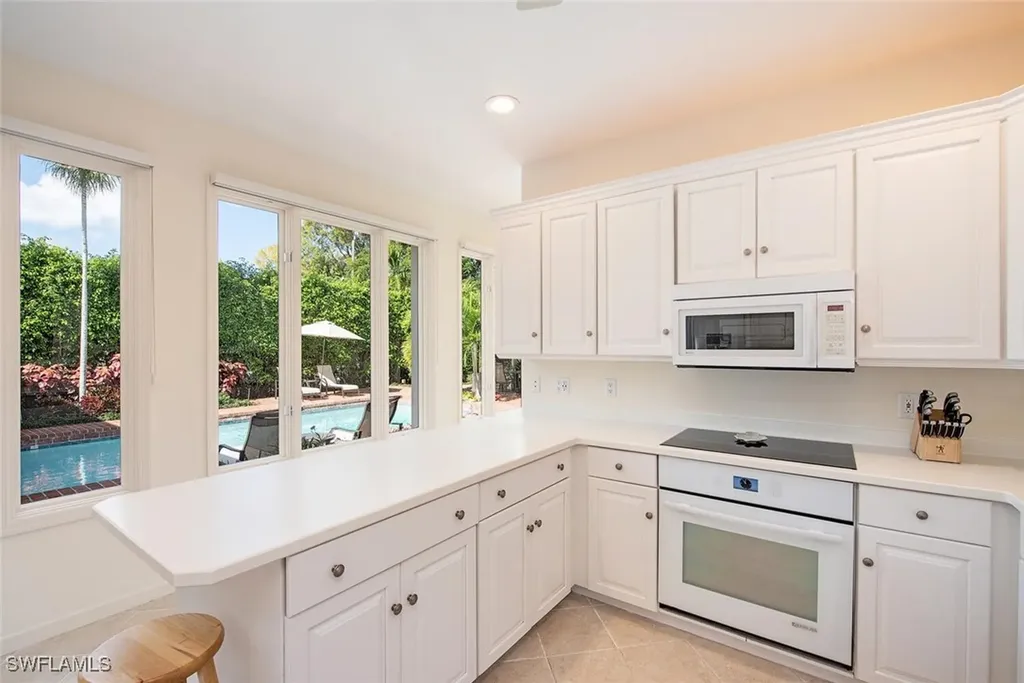 369 2nd Avenue N Naples FL 34102