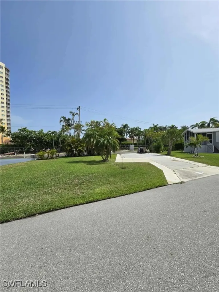 19681 Summerlin 642 Road Fort Myers FL 33908