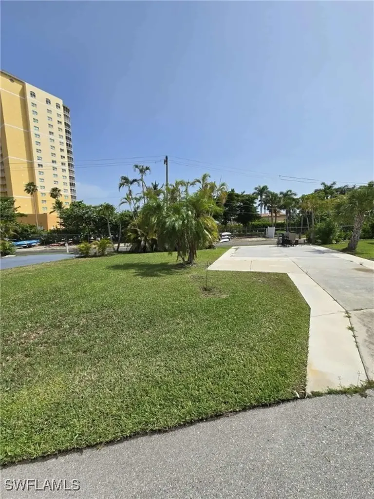 19681 Summerlin 642 Road Fort Myers FL 33908