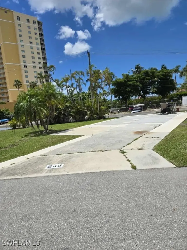 19681 Summerlin 642 Road Fort Myers FL 33908