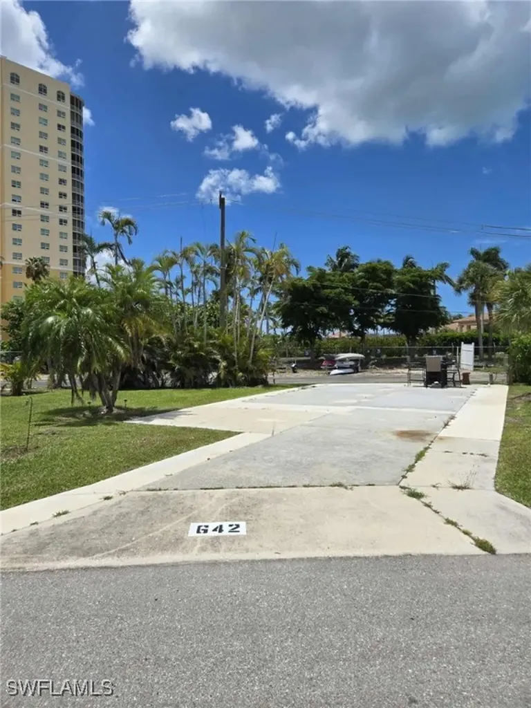 19681 Summerlin 642 Road Fort Myers FL 33908