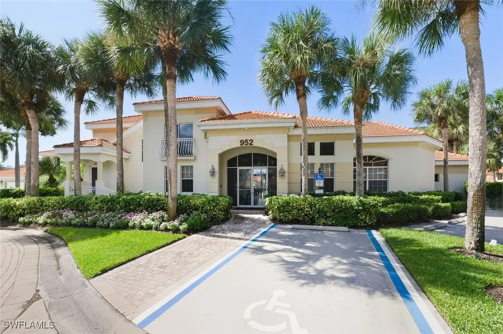 1051 Egrets Walk Circle Naples FL 34108
