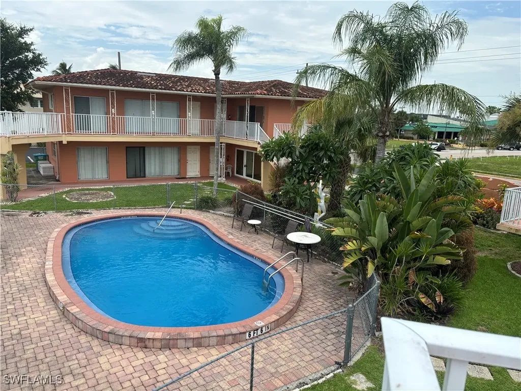 879 SE 46th Lane Cape Coral FL 33904