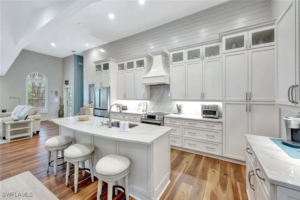 1874 Farm Trail Sanibel FL 33957