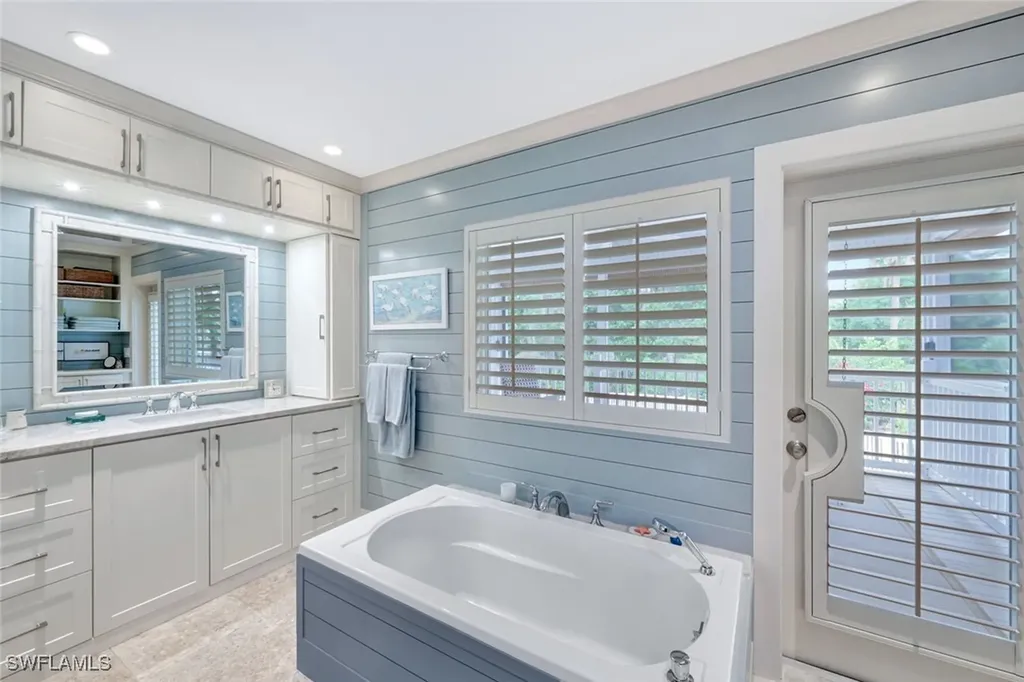 1874 Farm Trail Sanibel FL 33957