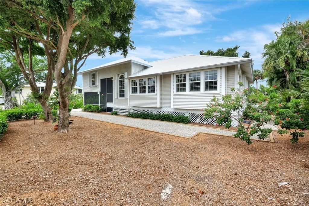 1874 Farm Trail Sanibel FL 33957