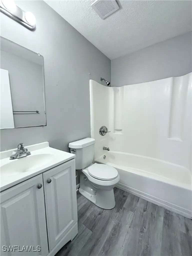 1718 SW Santa Barbara Place Cape Coral FL 33991