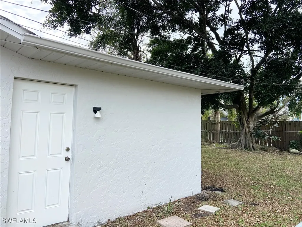 1718 SW Santa Barbara Place Cape Coral FL 33991