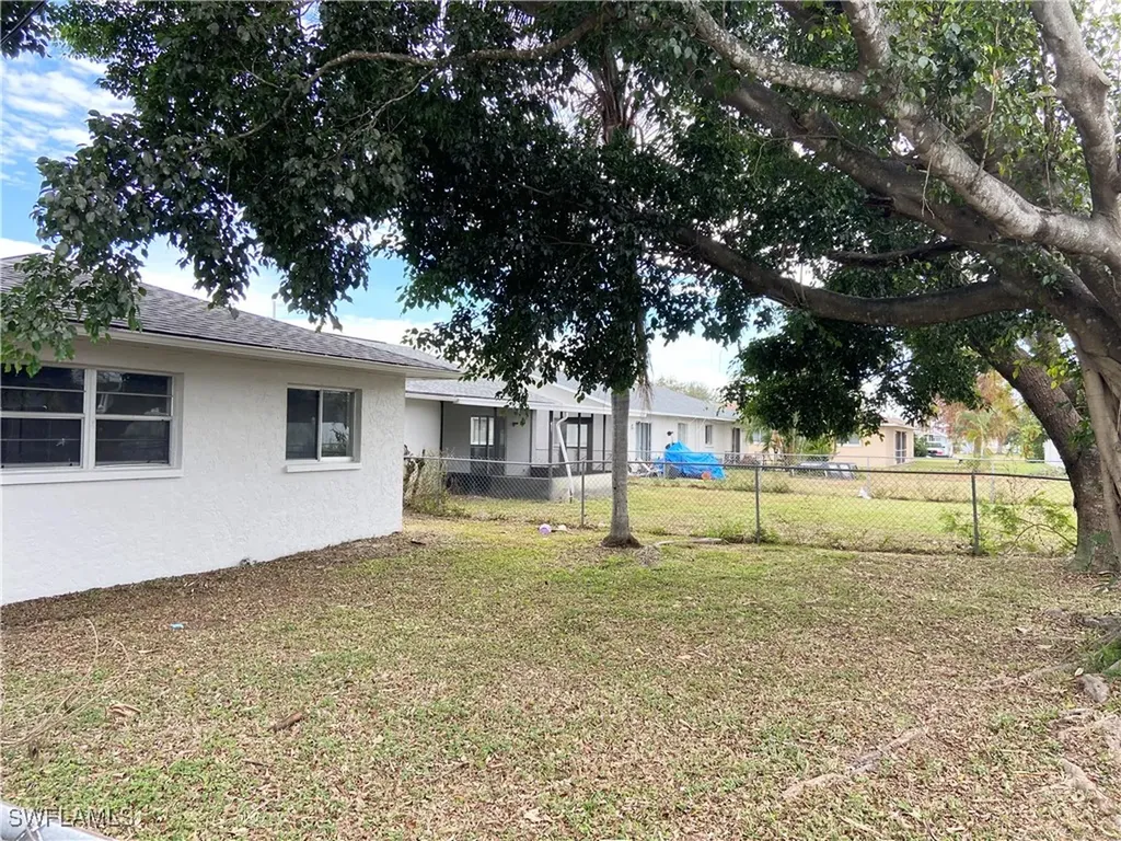1718 SW Santa Barbara Place Cape Coral FL 33991