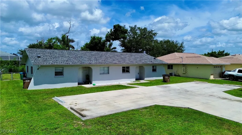 1718 SW Santa Barbara Place Cape Coral FL 33991