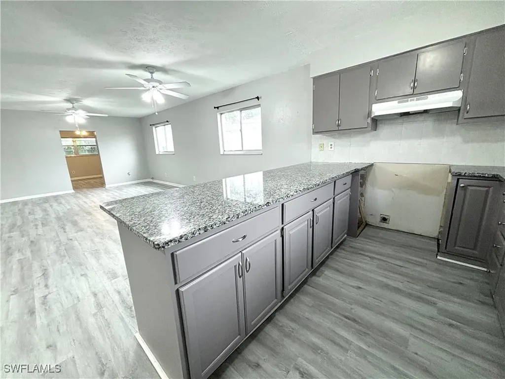 1718 SW Santa Barbara Place Cape Coral FL 33991