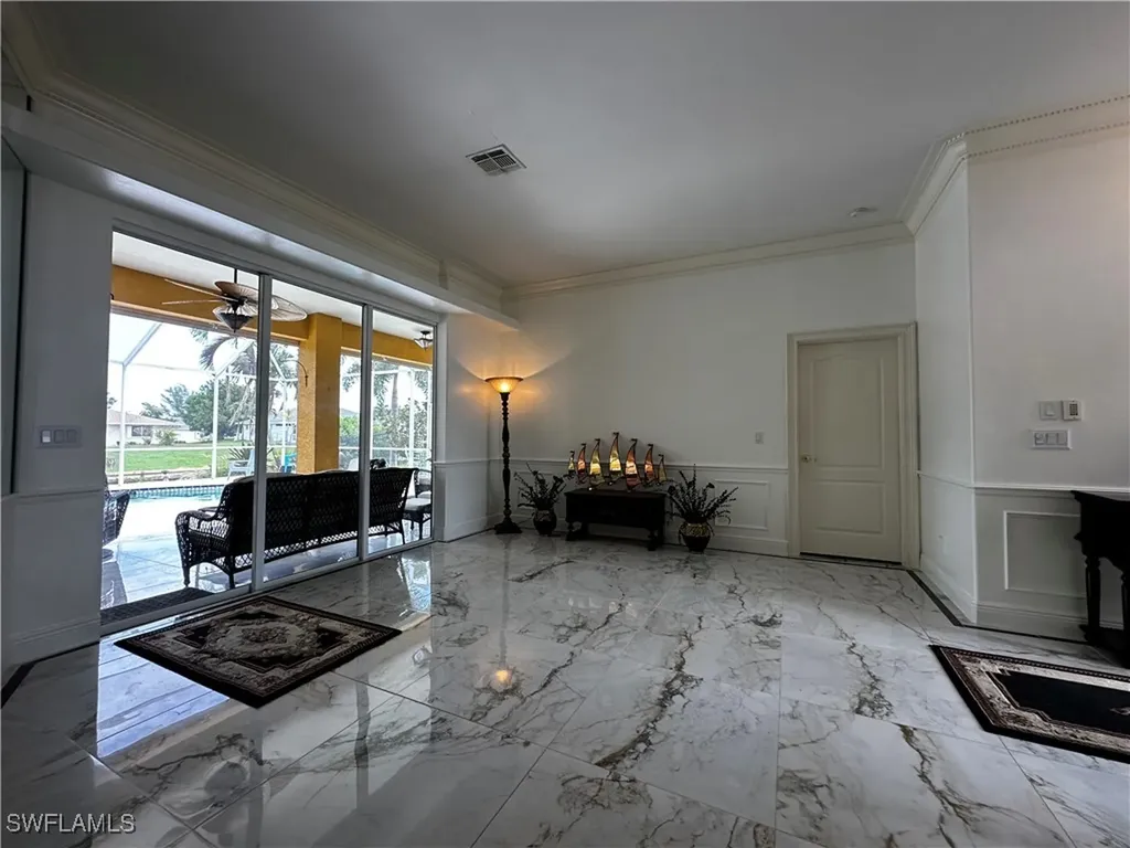 207 SE 31st Street Cape Coral FL 33904