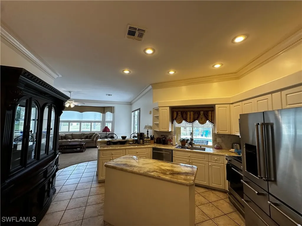 207 SE 31st Street Cape Coral FL 33904