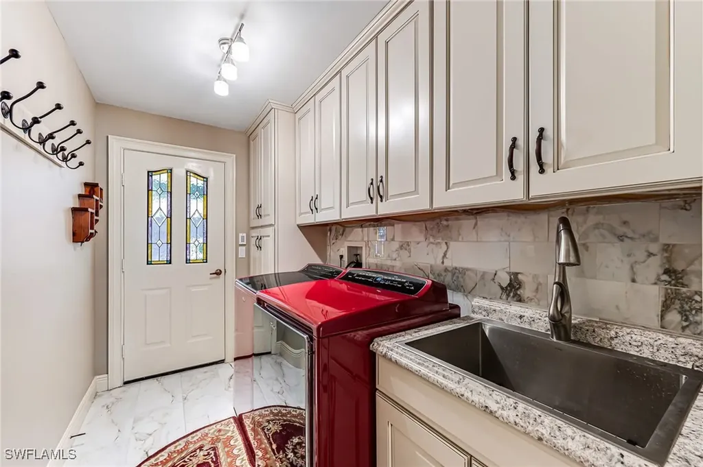 207 SE 31st Street Cape Coral FL 33904