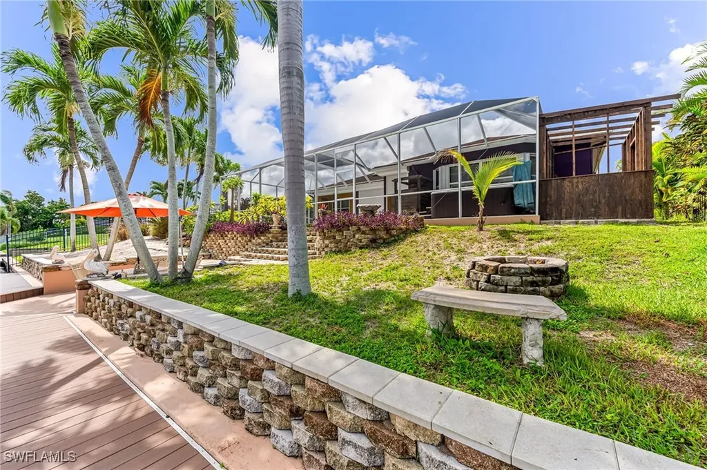 207 SE 31st Street Cape Coral FL 33904