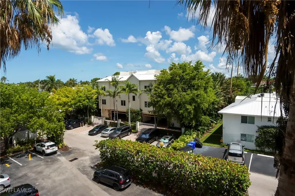 365 5th Avenue S Naples FL 34102