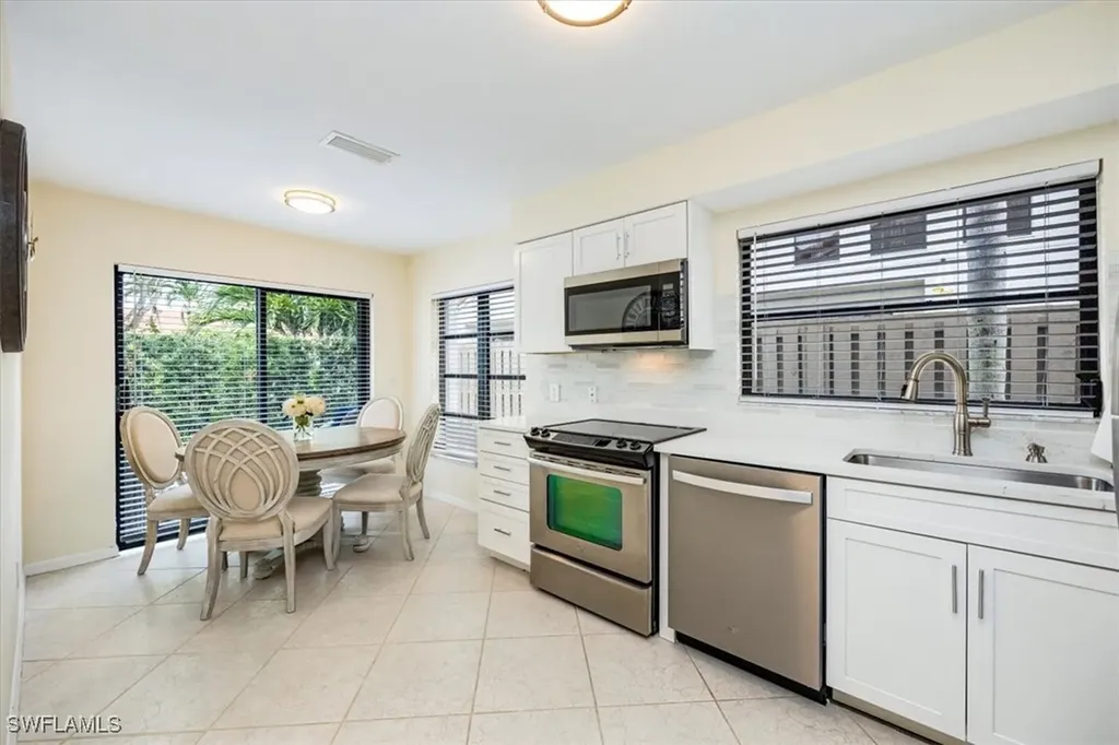 833 Reef Point Circle Naples FL 34108
