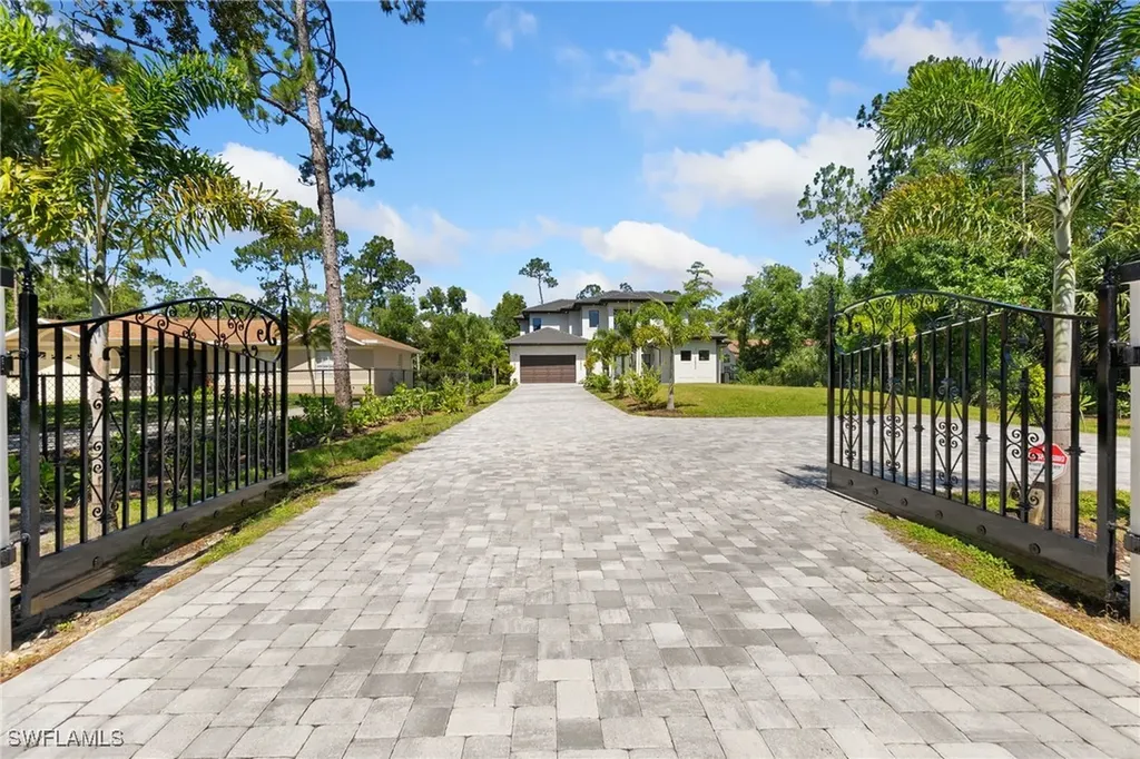 2227 21st Street SW Naples FL 34117