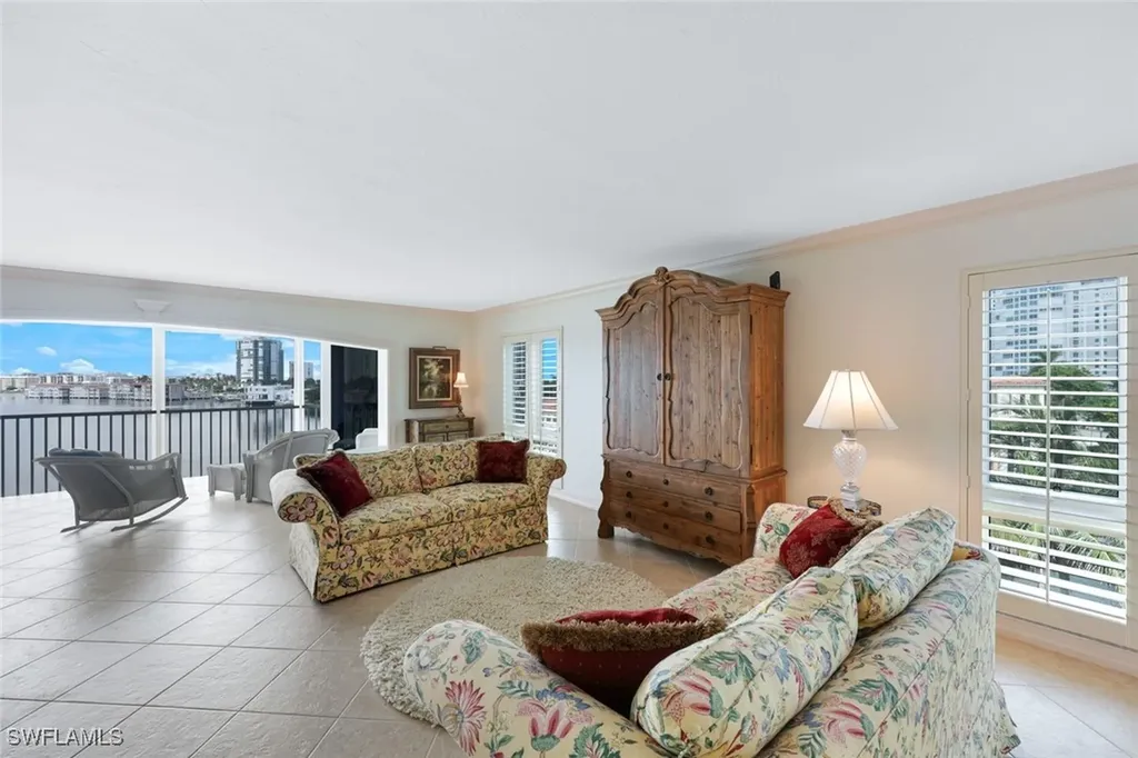 250 Park Shore Drive Naples FL 34103