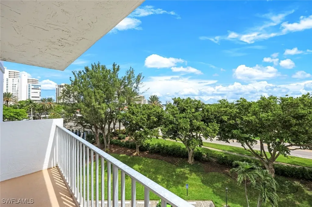 250 Park Shore Drive Naples FL 34103
