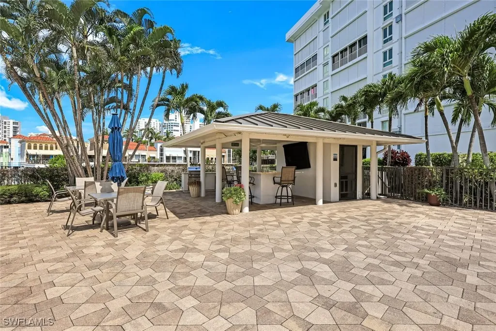 250 Park Shore Drive Naples FL 34103