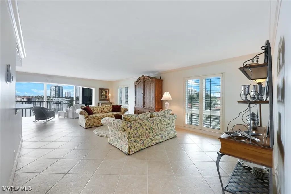 250 Park Shore Drive Naples FL 34103