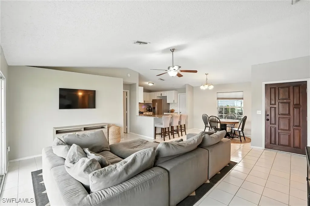 2713 NW 2nd Avenue Cape Coral FL 33993