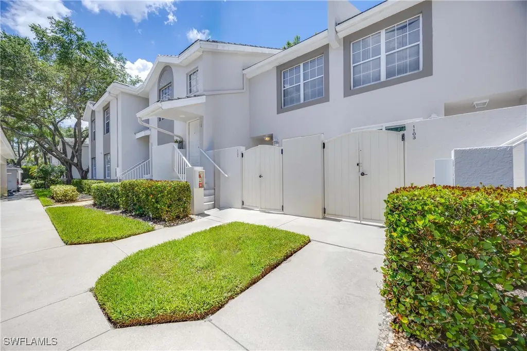 3745 Fieldstone Boulevard Naples FL 34109
