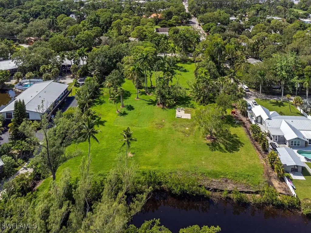 2505 Estey Avenue Naples FL 34104