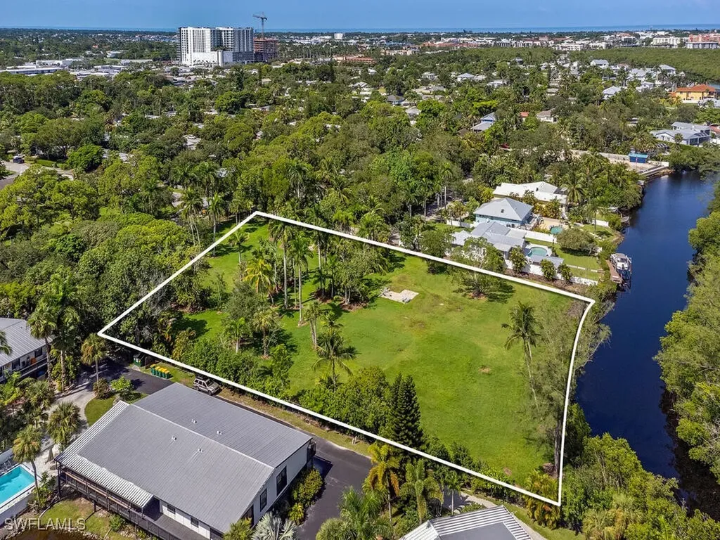 2505 Estey Avenue Naples FL 34104
