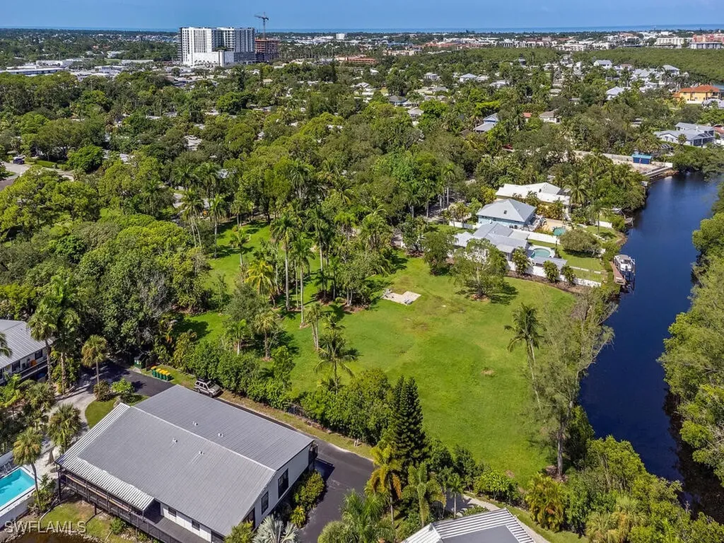 2505 Estey Avenue Naples FL 34104