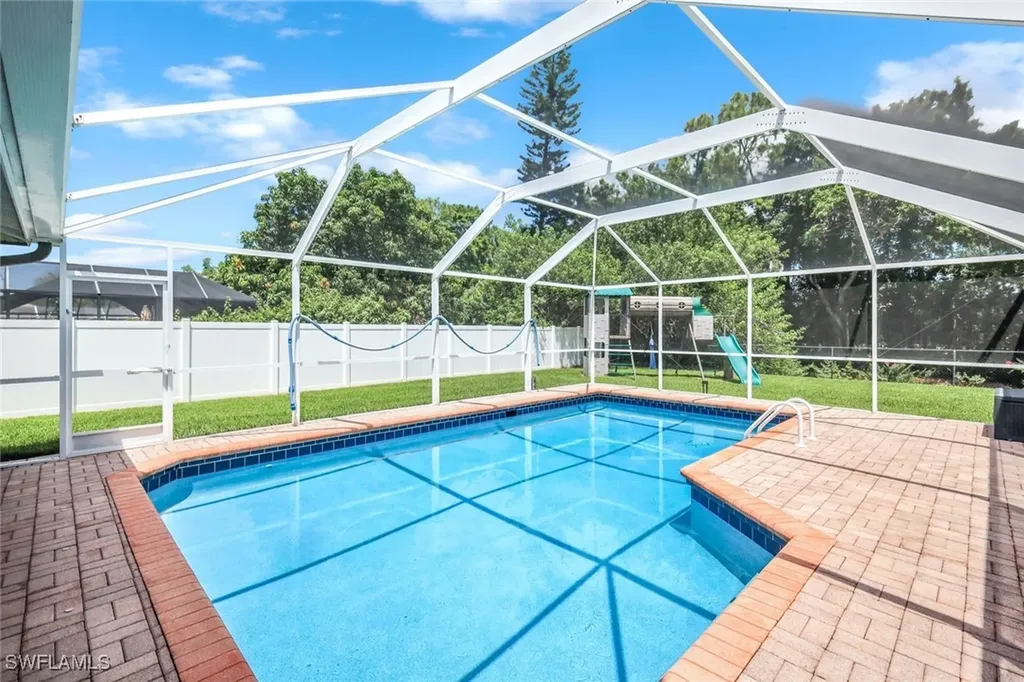 539 Cypress Way E Naples FL 34110