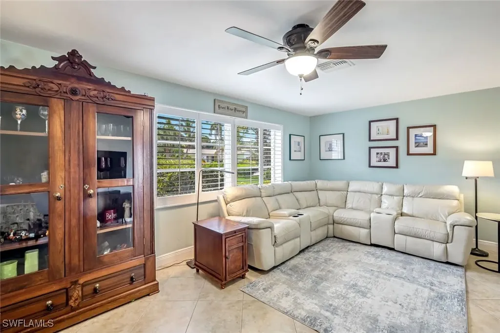 539 Cypress Way E Naples FL 34110
