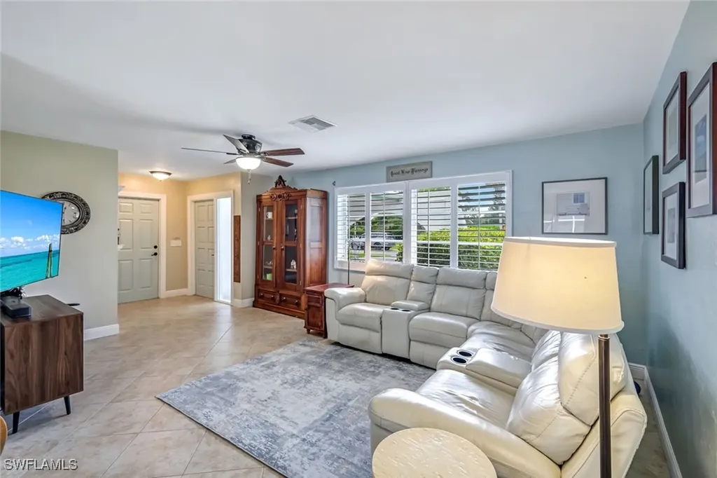 539 Cypress Way E Naples FL 34110