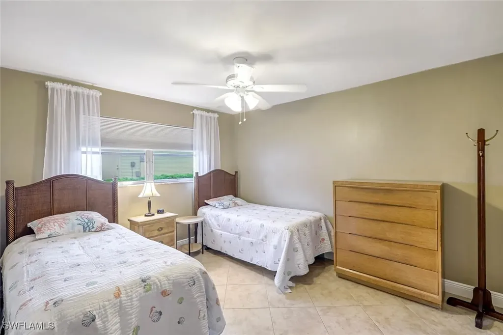 539 Cypress Way E Naples FL 34110