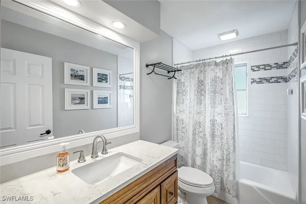 539 Cypress Way E Naples FL 34110