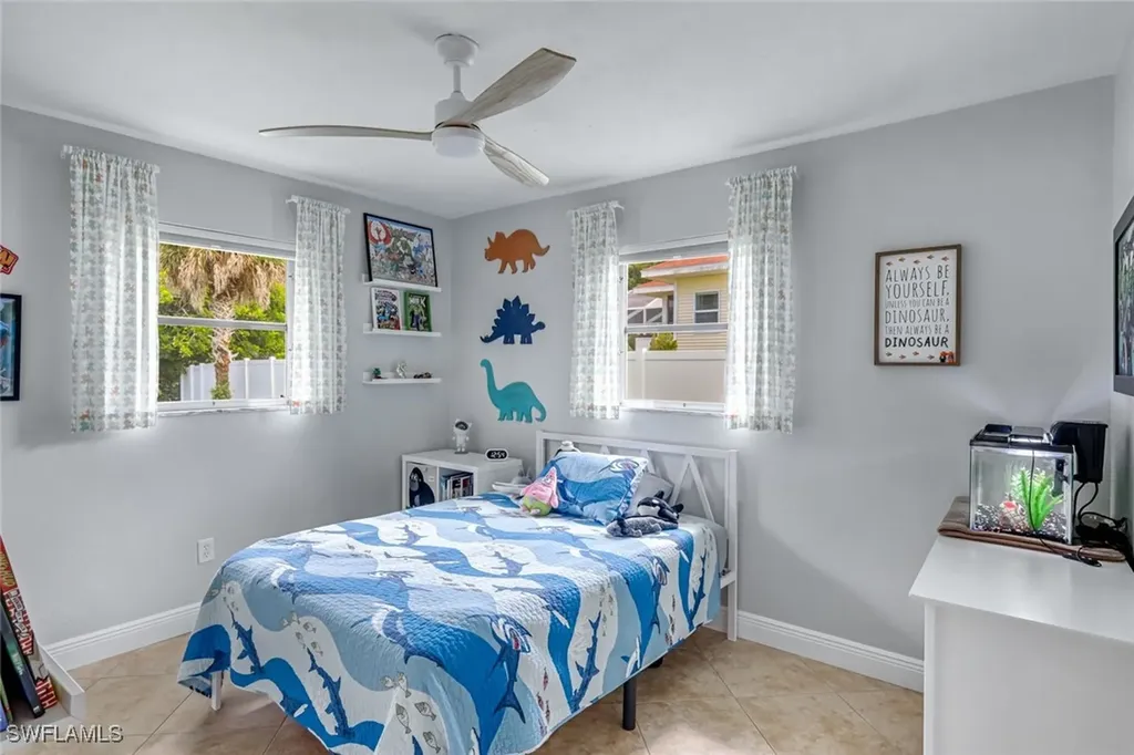539 Cypress Way E Naples FL 34110