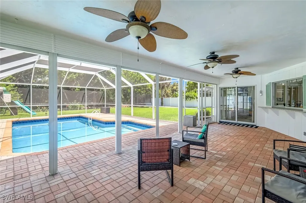 539 Cypress Way E Naples FL 34110