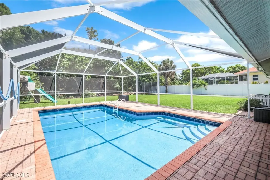 539 Cypress Way E Naples FL 34110