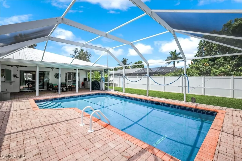 539 Cypress Way E Naples FL 34110