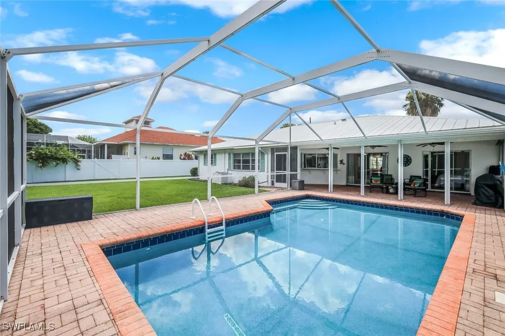 539 Cypress Way E Naples FL 34110