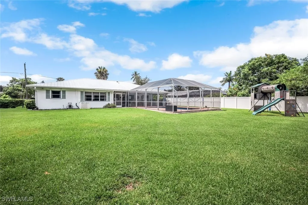 539 Cypress Way E Naples FL 34110
