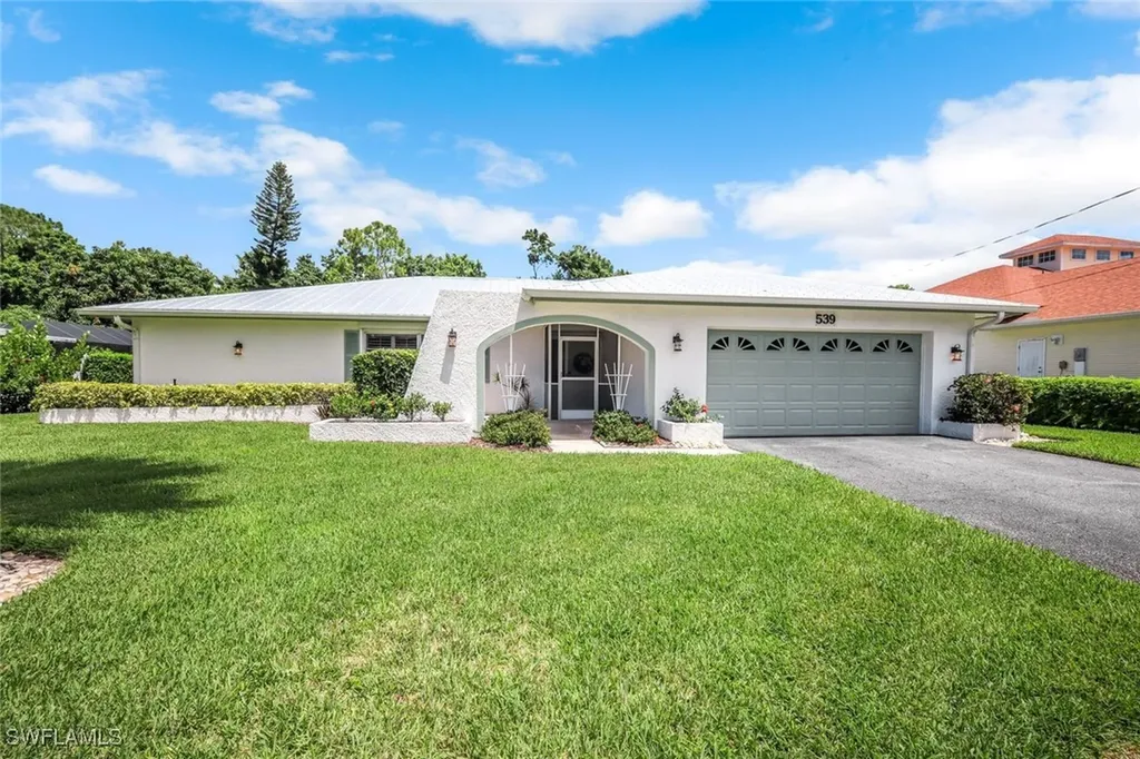 539 Cypress Way E Naples FL 34110