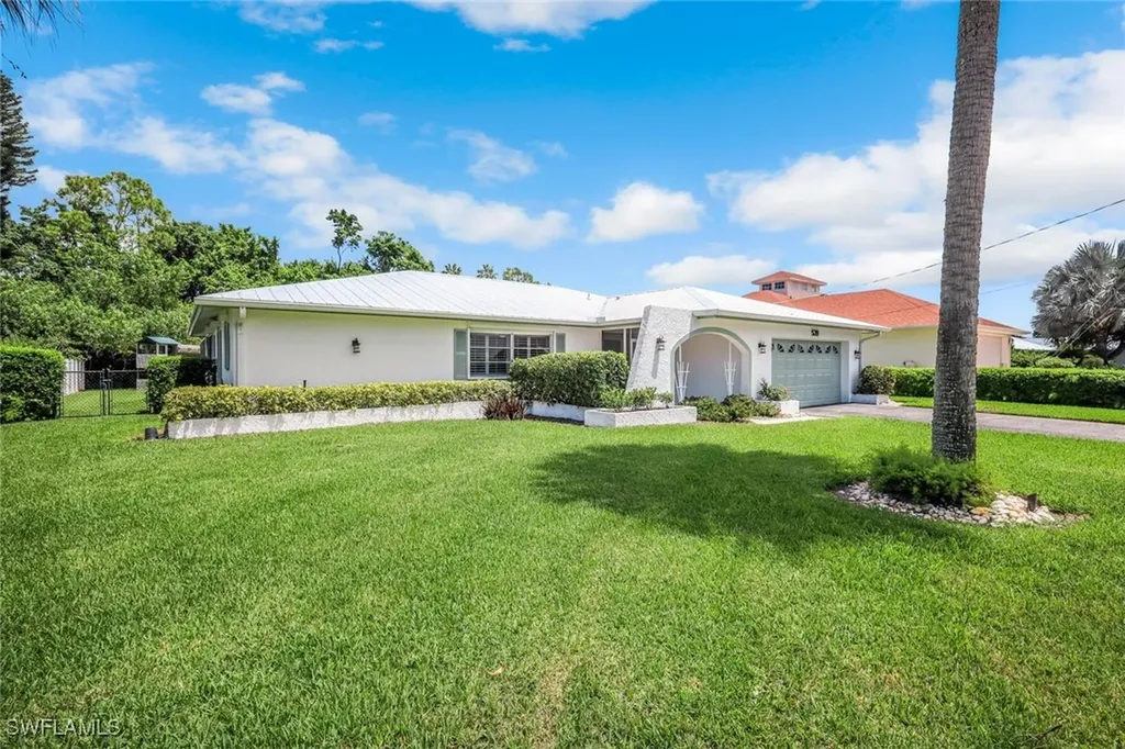 539 Cypress Way E Naples FL 34110