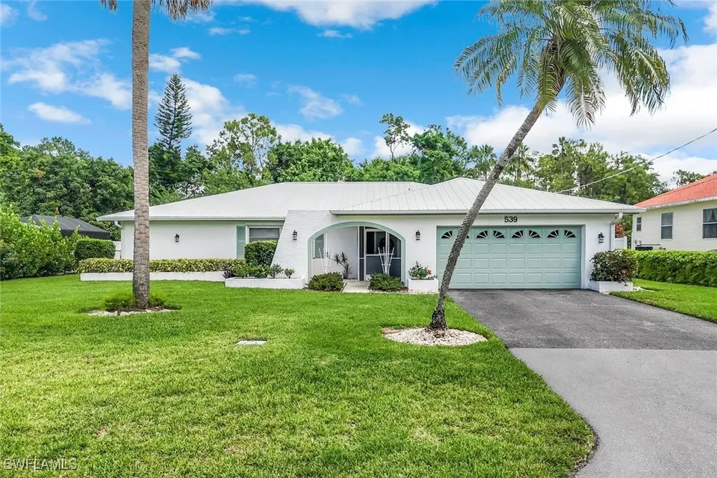 539 Cypress Way E Naples FL 34110
