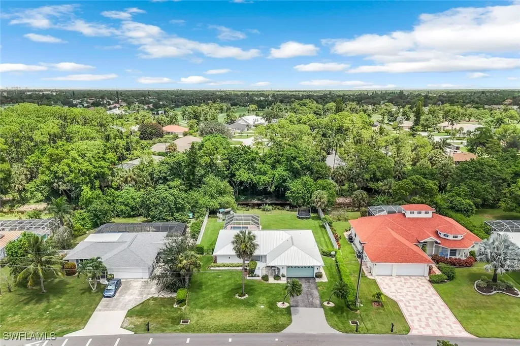 539 Cypress Way E Naples FL 34110