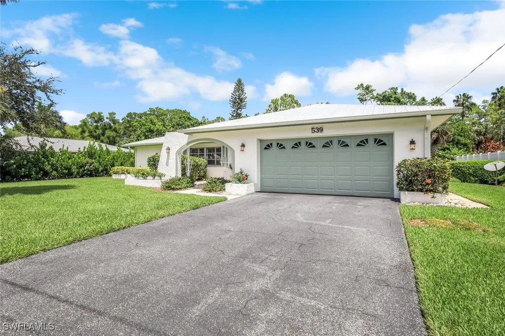 539 Cypress Way E Naples FL 34110