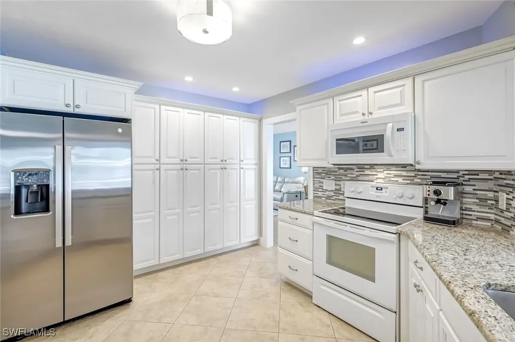 539 Cypress Way E Naples FL 34110