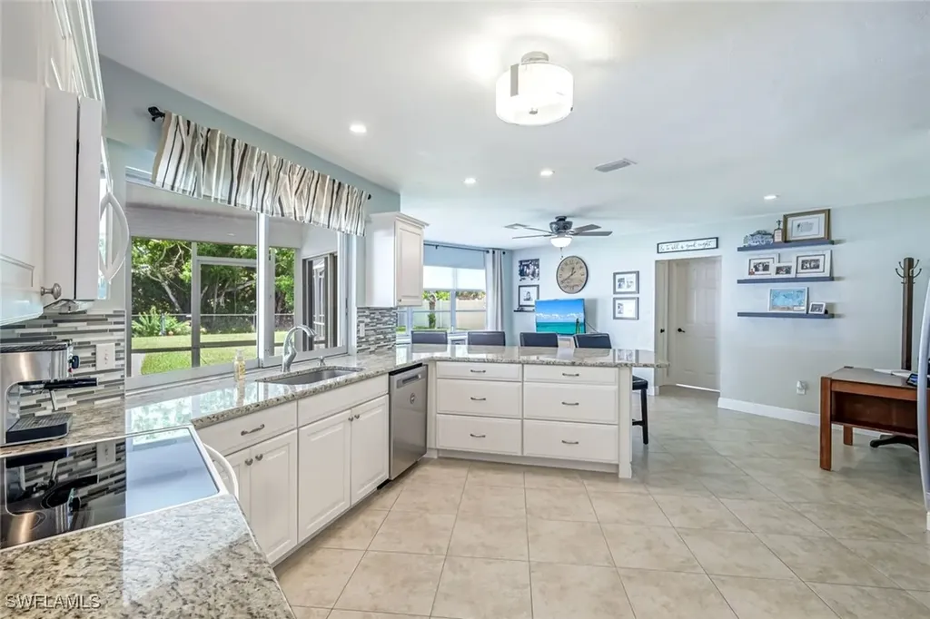 539 Cypress Way E Naples FL 34110