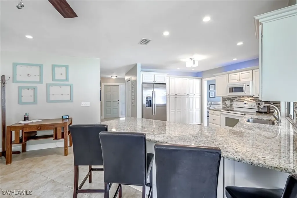 539 Cypress Way E Naples FL 34110